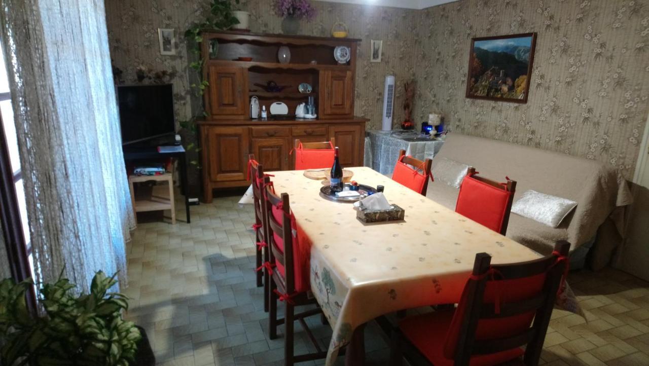 F2 de 45 m2 avec jardin au rdc dans villa chiens OK à 5 min à pied des Thermes de Vernet-les-Bains, location de samedi à samedi Exterior foto